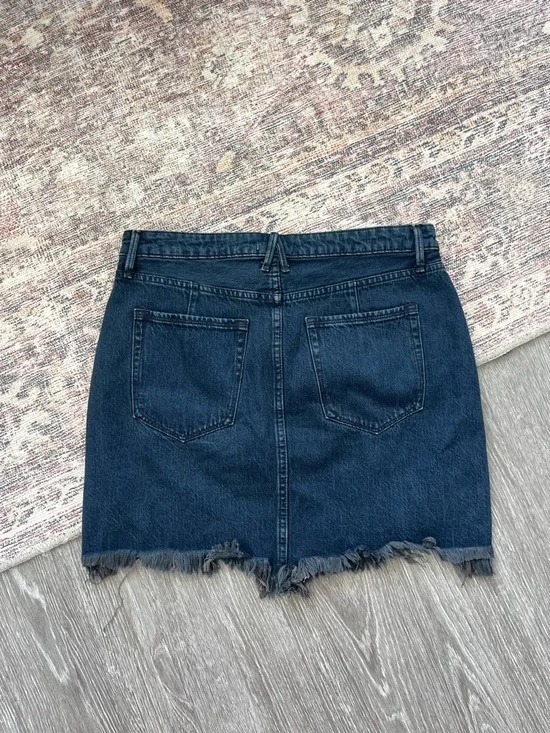 Good American Dark Blue Denim Frayed Hem Mini Skirt - Picture 5 of 6
